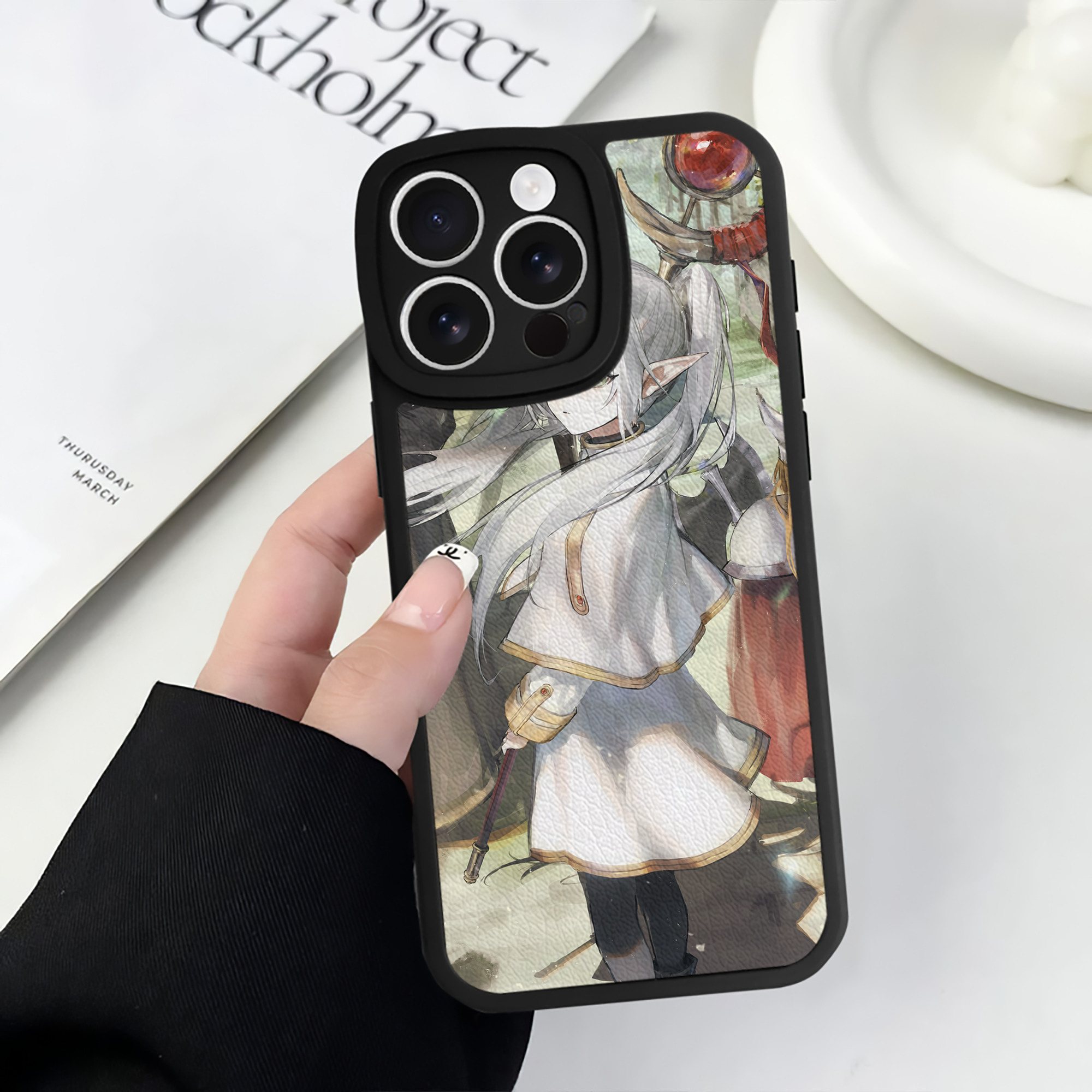 （画像用） 葬送のフリーレン Frieren 【iPhone 16シリーズ対応】シリコンスマホケース（レザー調） 材質：シリコン
